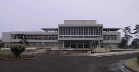 Telhado de vidro do Parlamento são-tomense