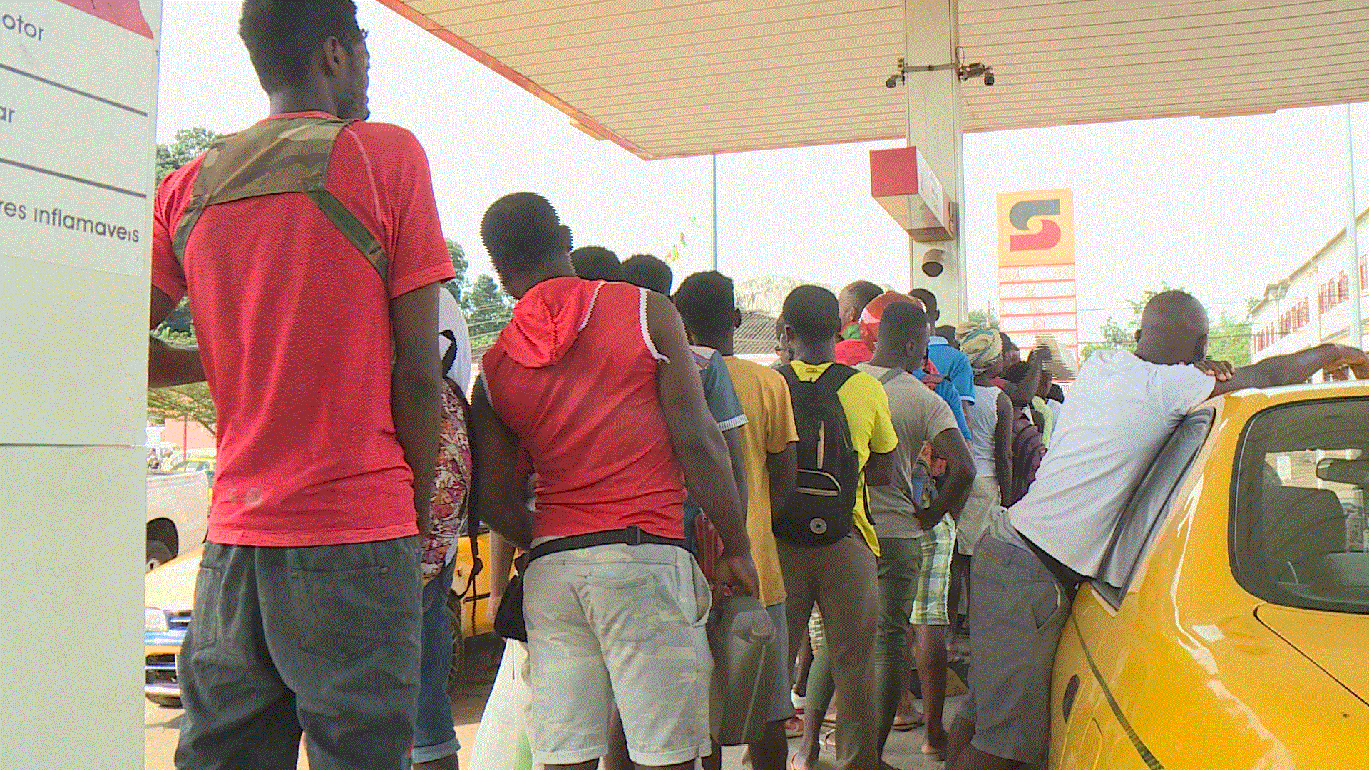 Gasolina devolveu vida a cidade de São Tomé e os taxistas e motoqueiros exigem agora a solução governativa